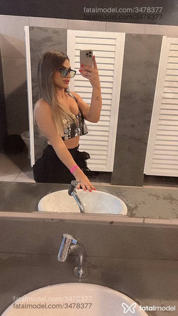 Acompanhante mulher trans loira (o) de olhos castanhos - Sophia Santorini