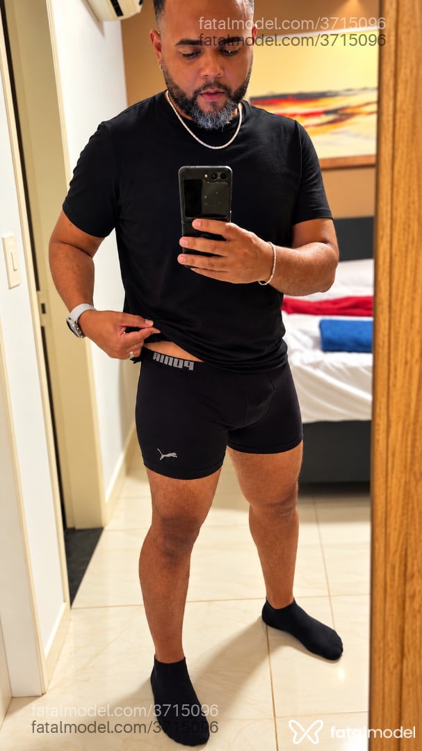 Acompanhante homem morena (o) de olhos pretos - Gspts