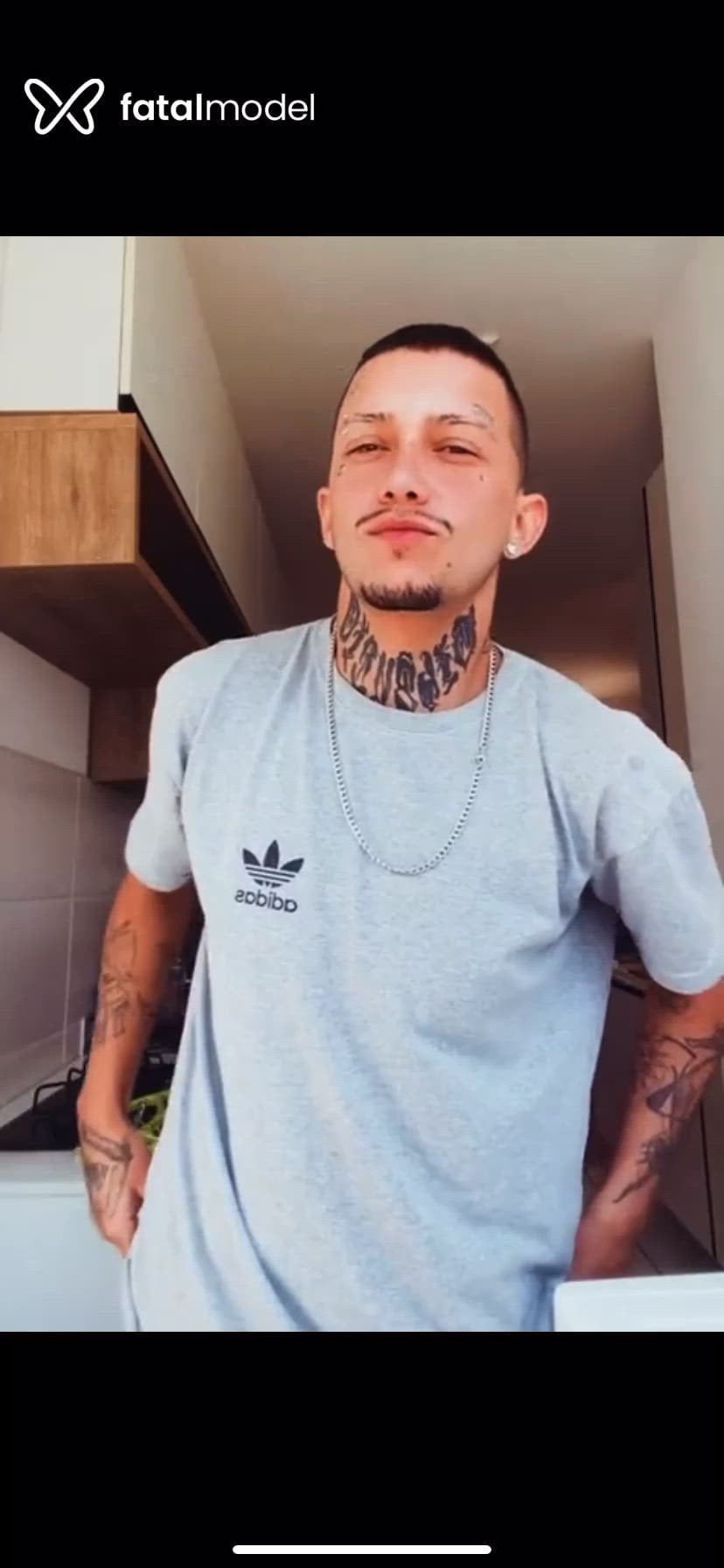 Acompanhante homem trans loira (o) de olhos mel - Henrique Transmasc
