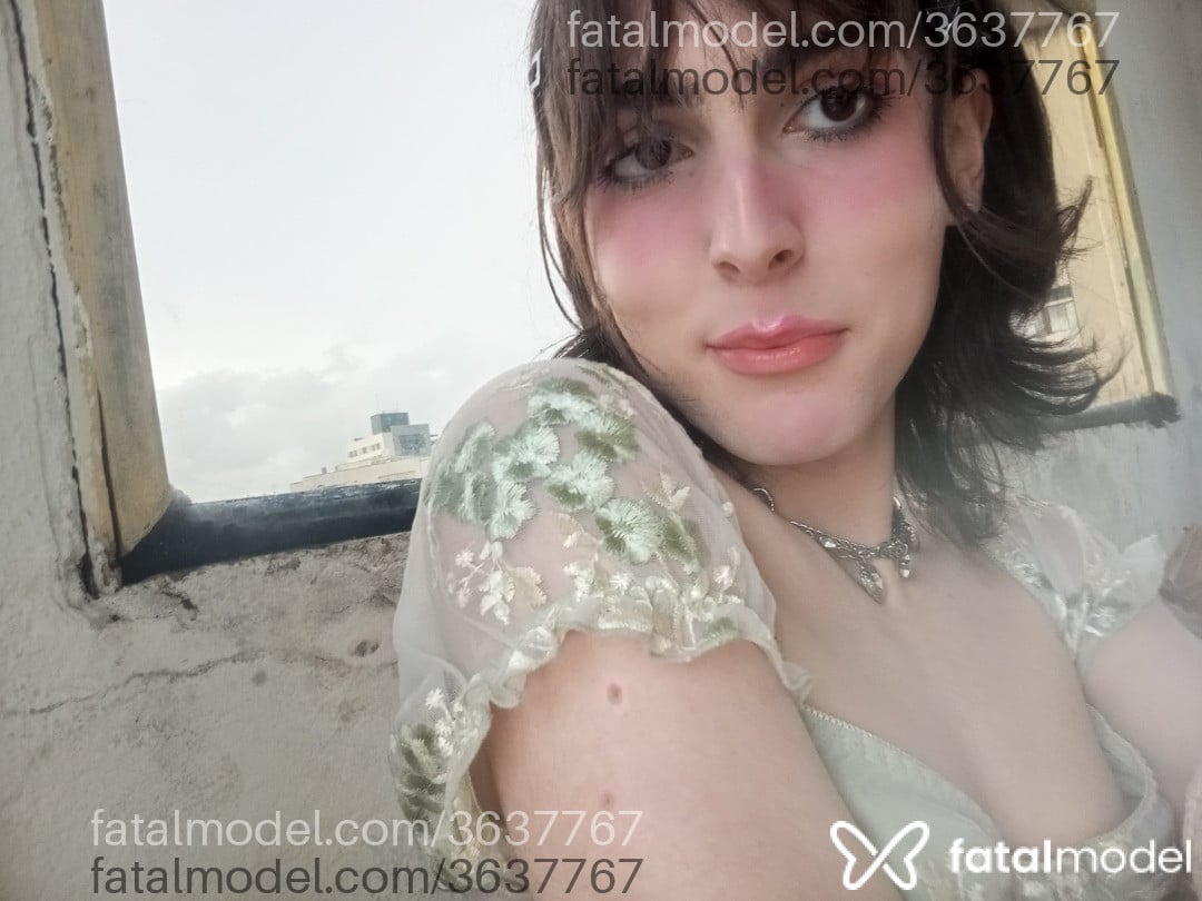 Acompanhante mulher trans com cabelo castanho de olhos castanhos - Luisa