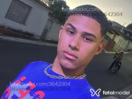 Acompanhante não-binário morena (o) de olhos castanhos - Kawan