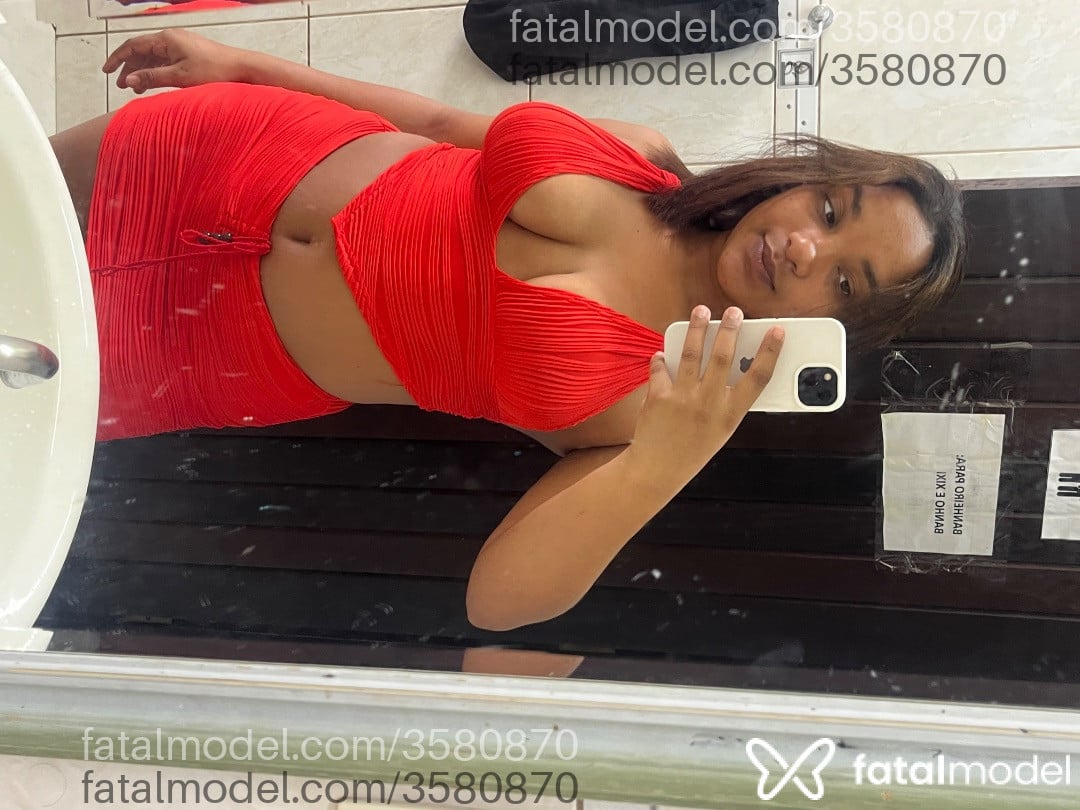 Acompanhante mulher com cabelo castanho de olhos castanhos - Bela