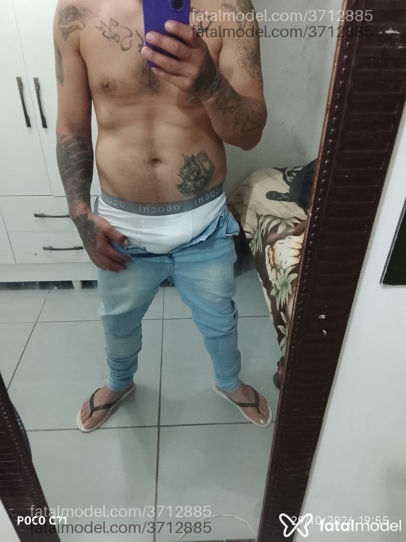 Acompanhante homem com cabelo castanho de olhos castanhos - Bruno Silva