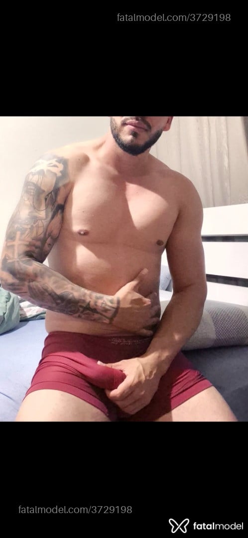 Acompanhante homem morena (o) de olhos pretos - Argus