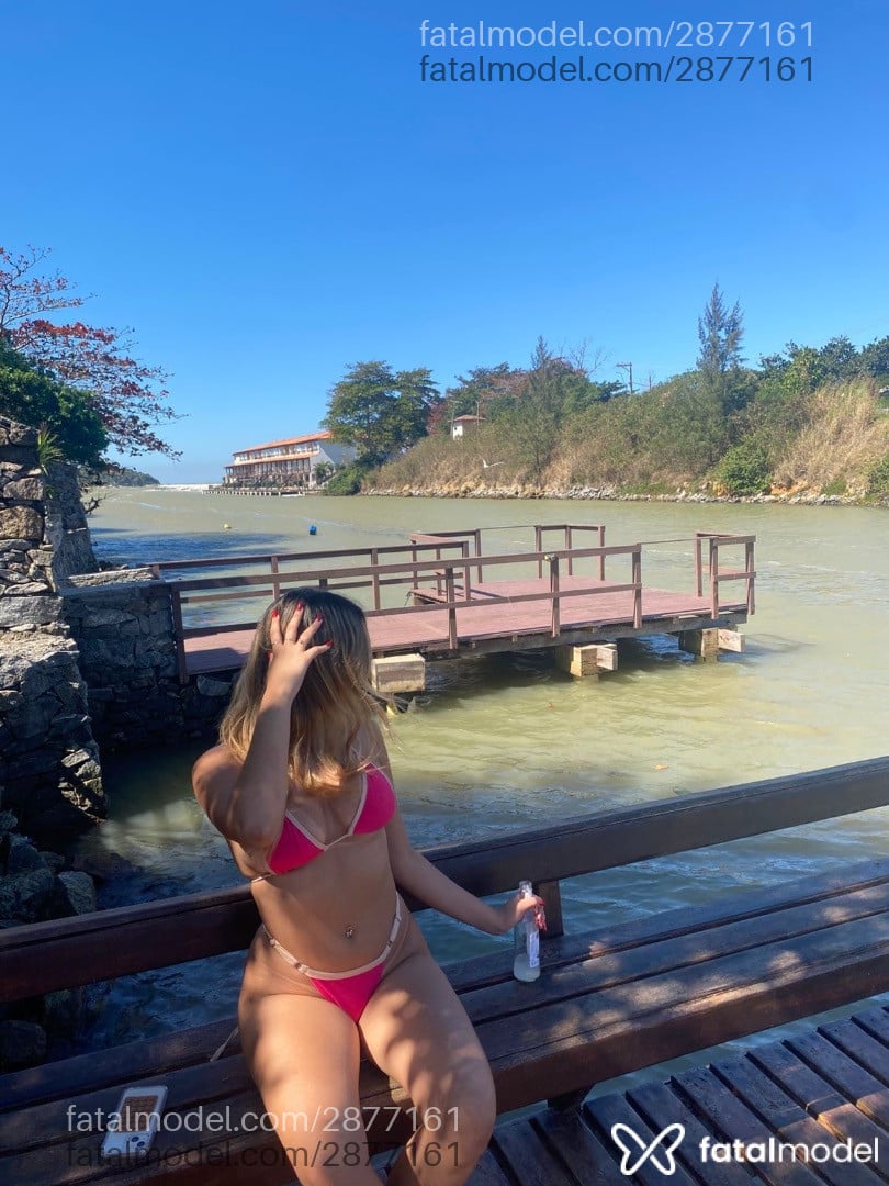 Acompanhante mulher loira (o) de olhos mel - Alice
