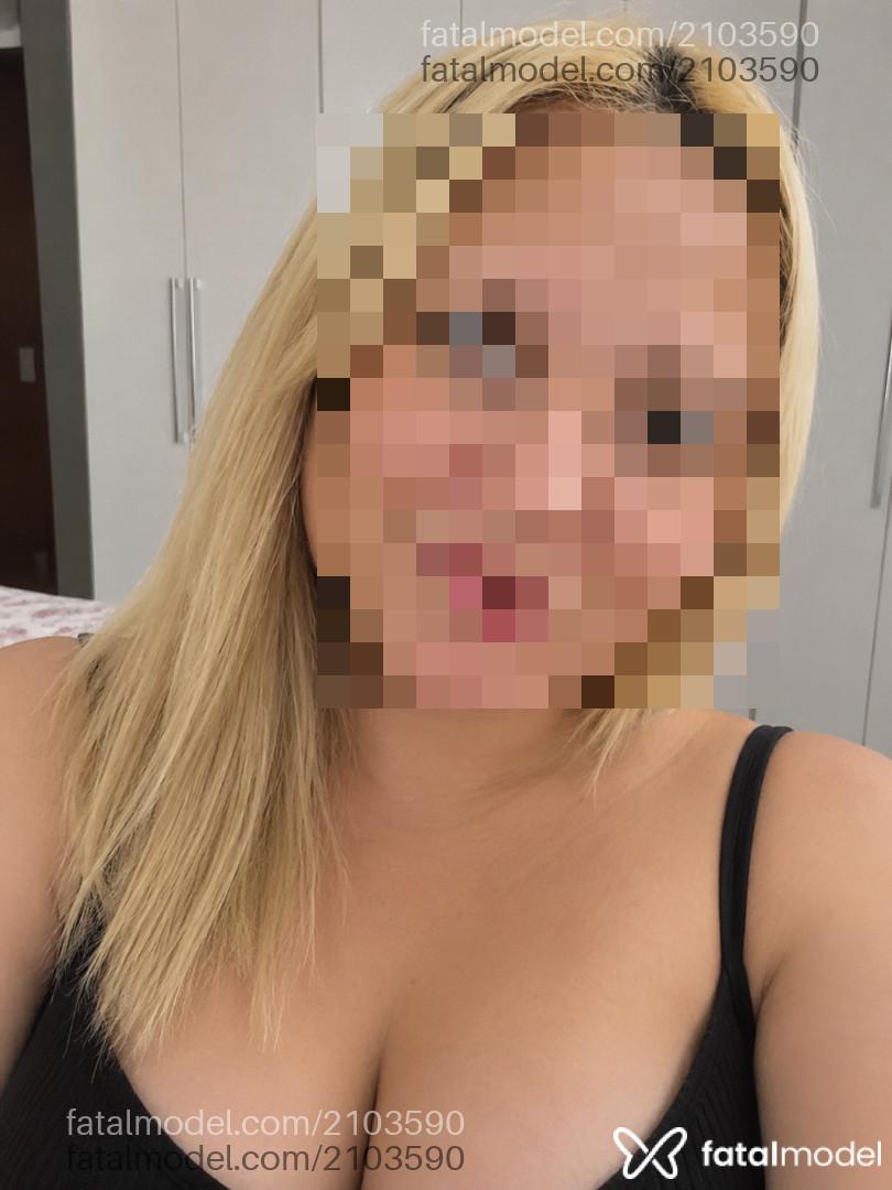 Acompanhante mulher loira (o) de olhos castanhos - Liz