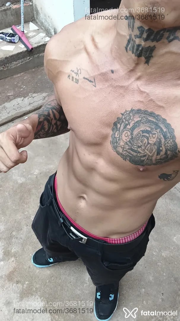 Acompanhante homem morena (o) de olhos mel - Michael