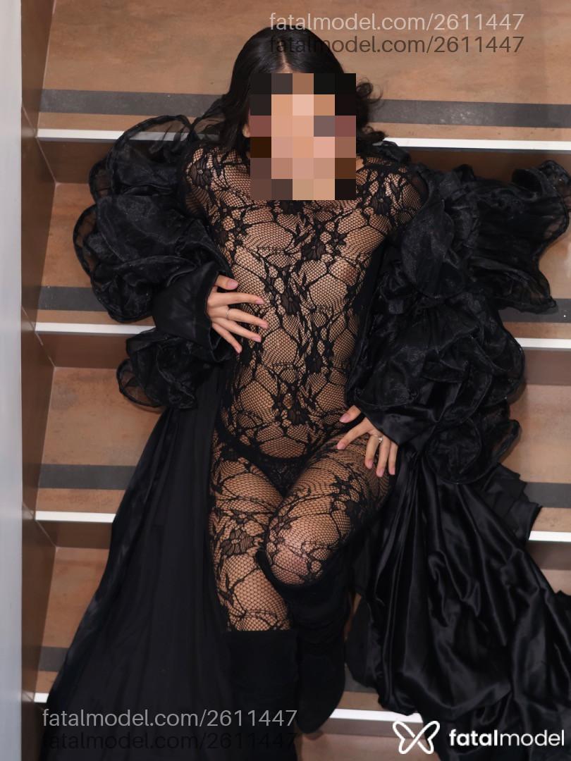 Acompanhante mulher trans com cabelo castanho de olhos pretos - Rayane