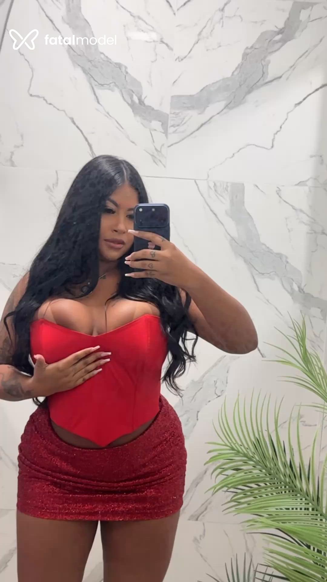 Acompanhante mulher morena (o) de olhos castanhos - Thainá