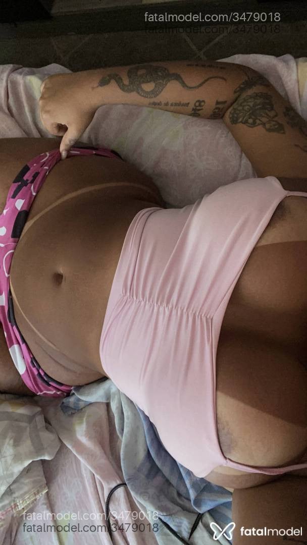 Acompanhante mulher morena (o) de olhos castanhos - Thainá