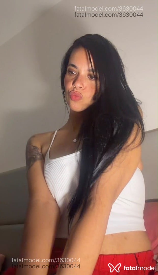 Acompanhante mulher morena (o) de olhos pretos - Vittoria Bellini