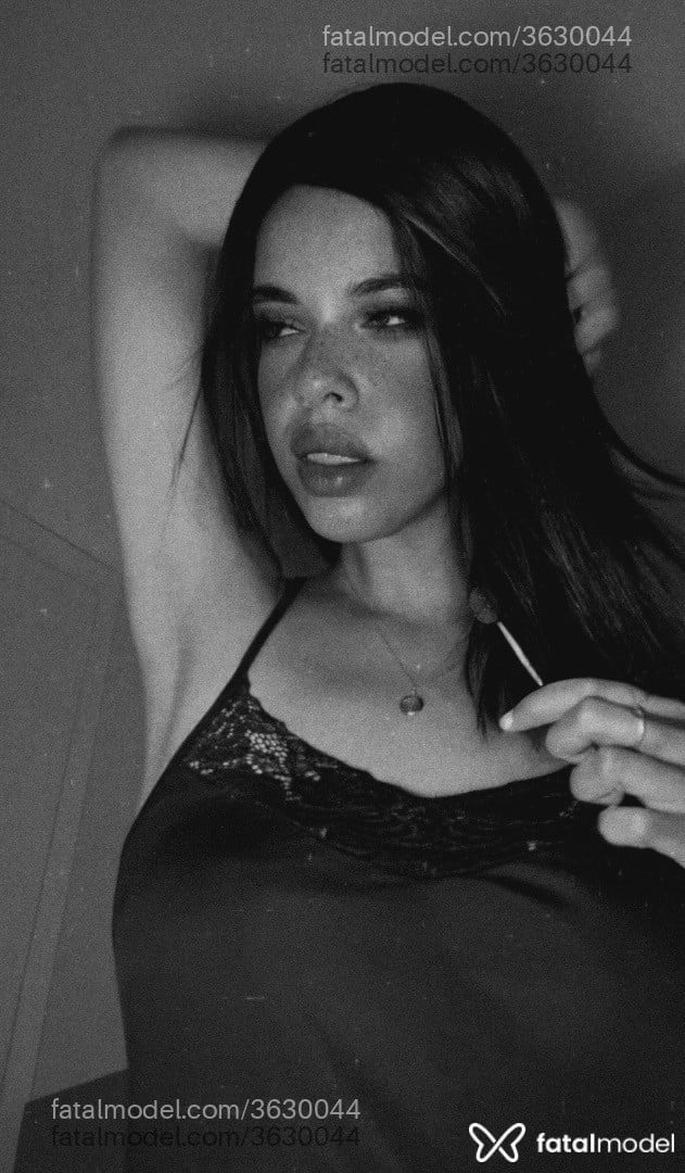 Acompanhante mulher morena (o) de olhos pretos - Vittoria Bellini