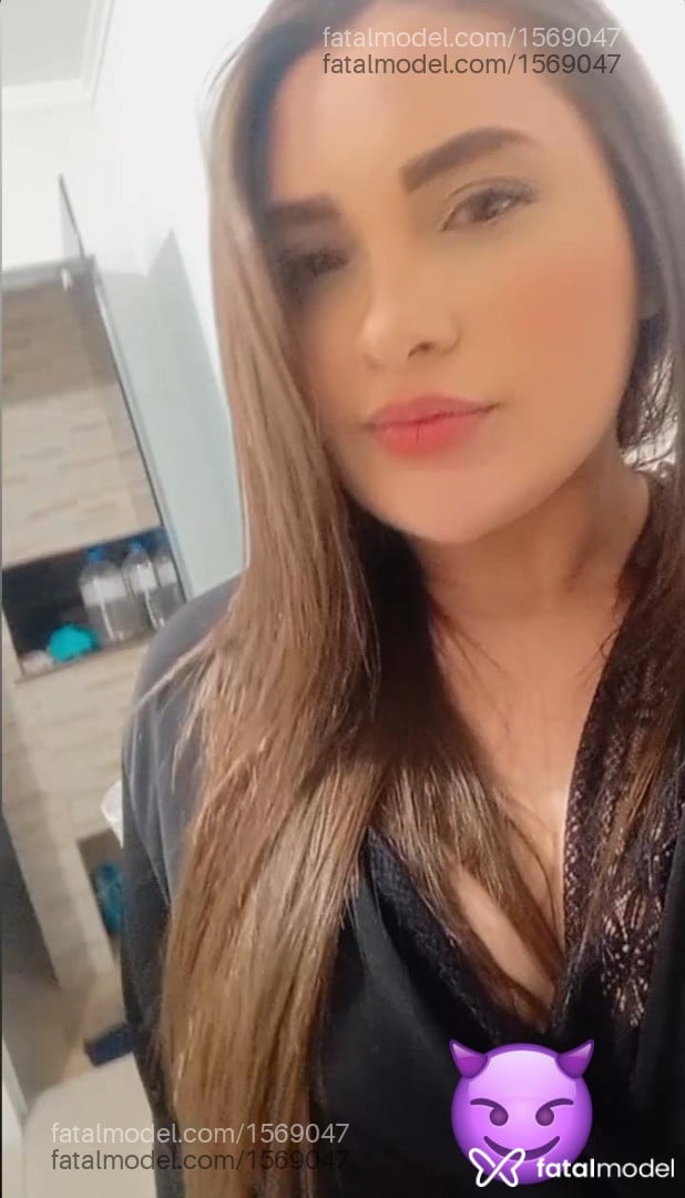 Acompanhante mulher com cabelo castanho de olhos castanhos - Lirow