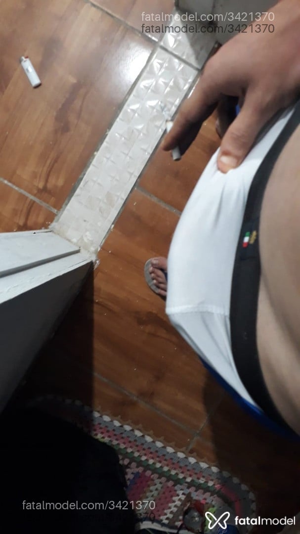 Acompanhante homem com cabelo castanho de olhos castanhos - Lello