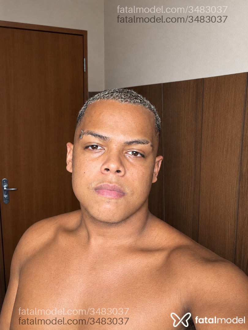 Acompanhante homem morena (o) de olhos pretos - Heitor