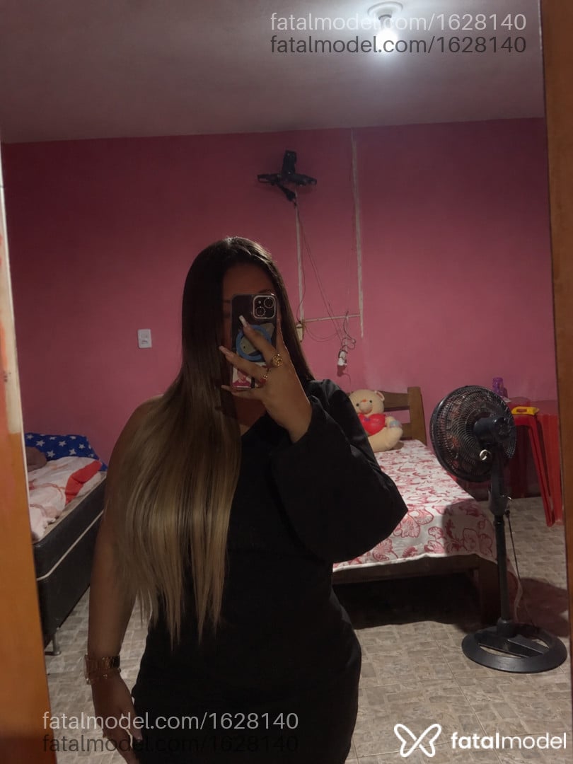 Acompanhante mulher com cabelo castanho de olhos verdes - Gaby Spacee