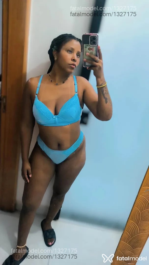 Acompanhante mulher com cabelo castanho de olhos castanhos - Angel Fox