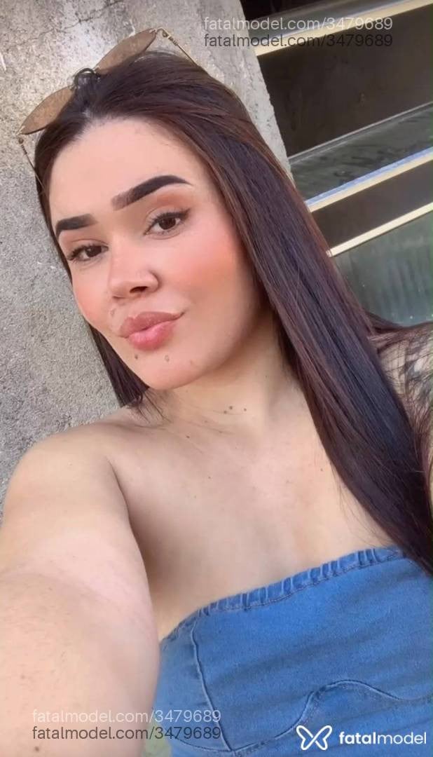 Acompanhante mulher morena (o) de olhos castanhos - Maya Bellini