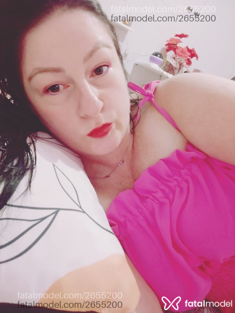 Acompanhante mulher morena (o) de olhos verdes - Ruby