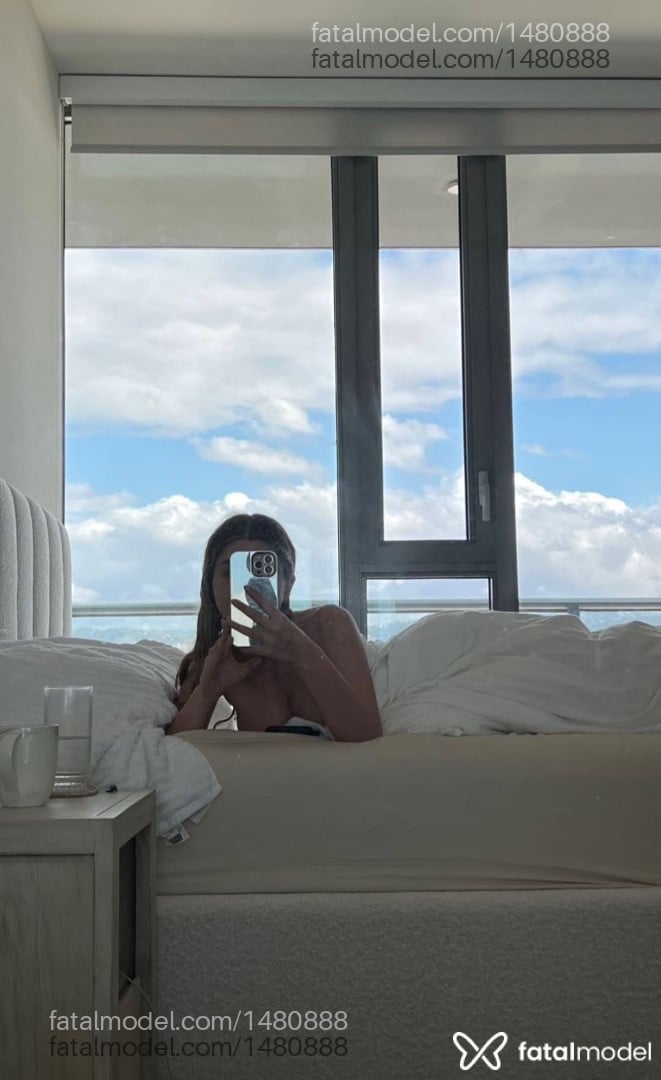 Acompanhante mulher morena (o) de olhos pretos - Lara