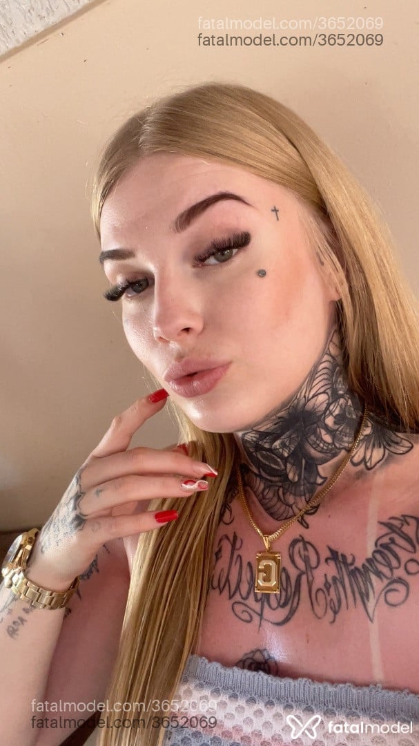 Acompanhante mulher loira (o) de olhos verdes - Giih Alves