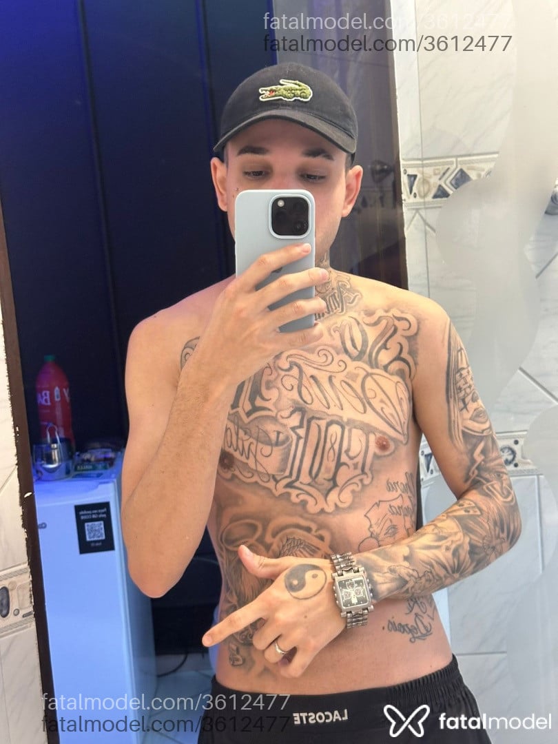 Acompanhante homem com cabelo castanho de olhos pretos - Denis Pimentel