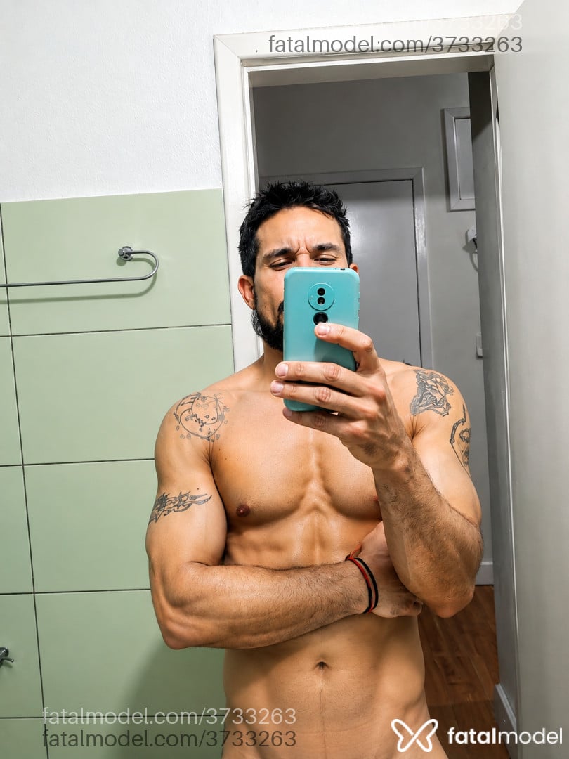 Acompanhante homem com cabelo castanho de olhos castanhos - Lkdisponivel