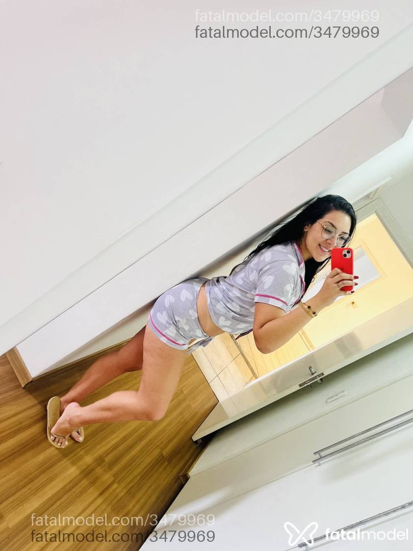 Acompanhante mulher morena (o) de olhos castanhos - Laura