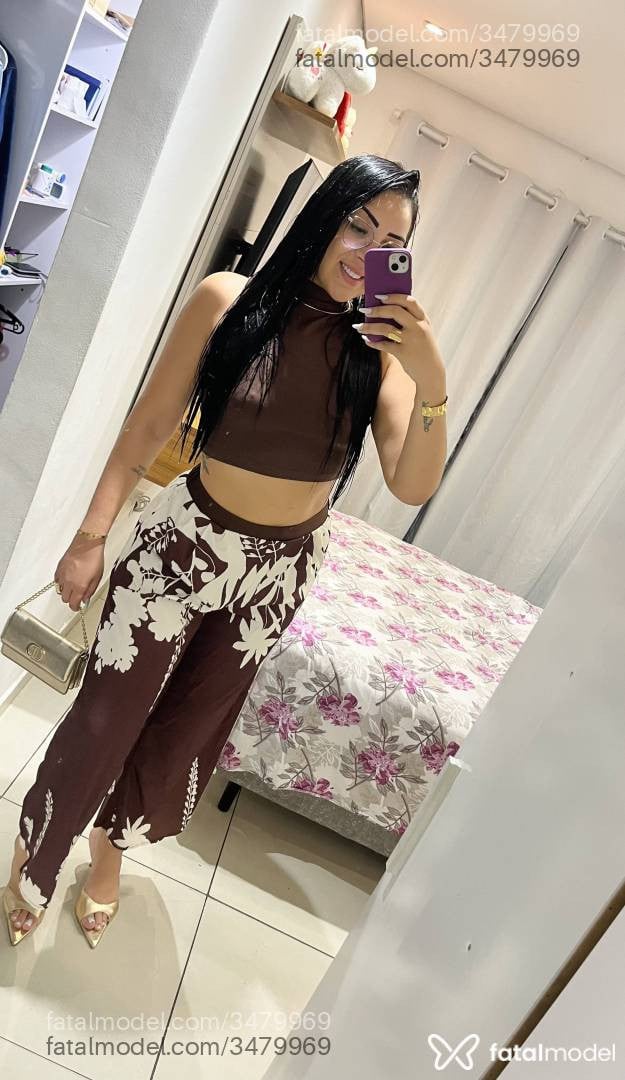 Acompanhante mulher morena (o) de olhos castanhos - Laura