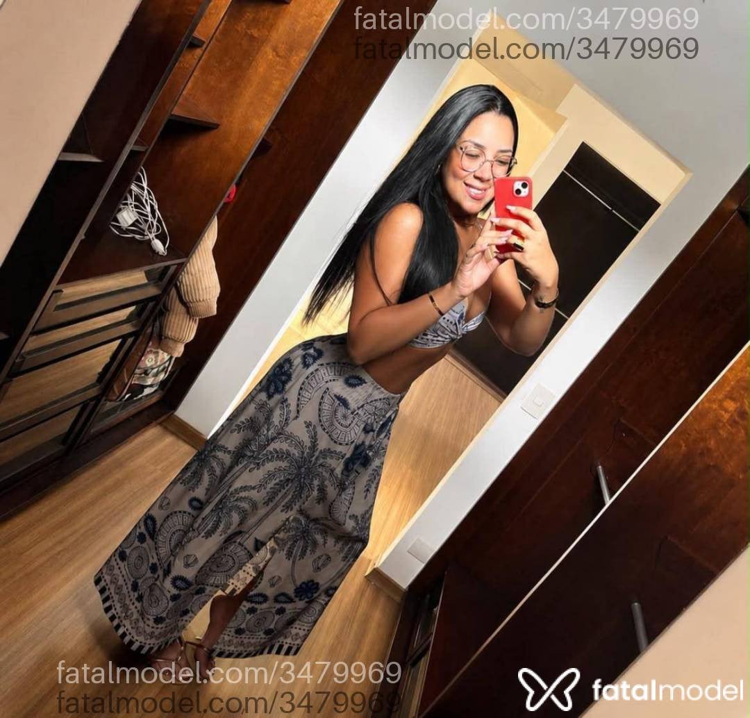 Acompanhante mulher morena (o) de olhos castanhos - Laura