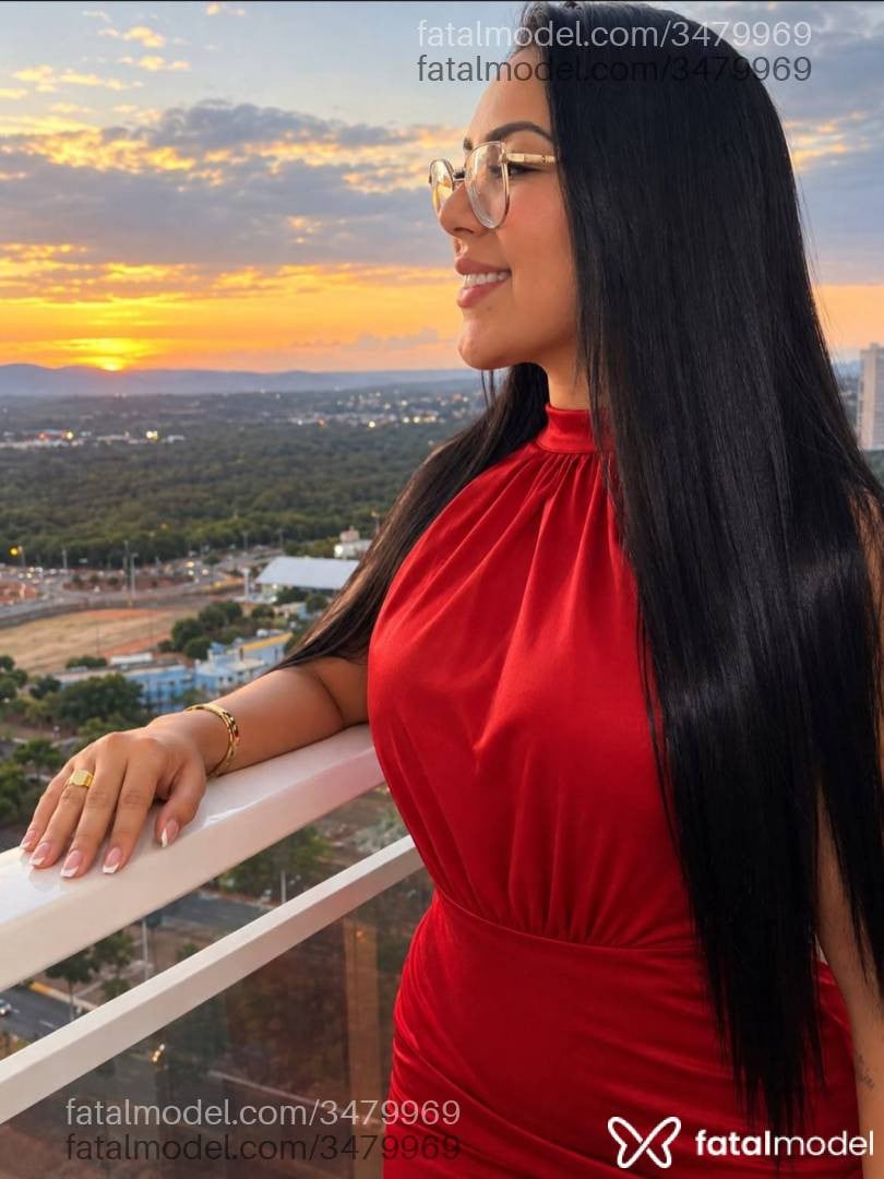 Acompanhante mulher morena (o) de olhos castanhos - Laura