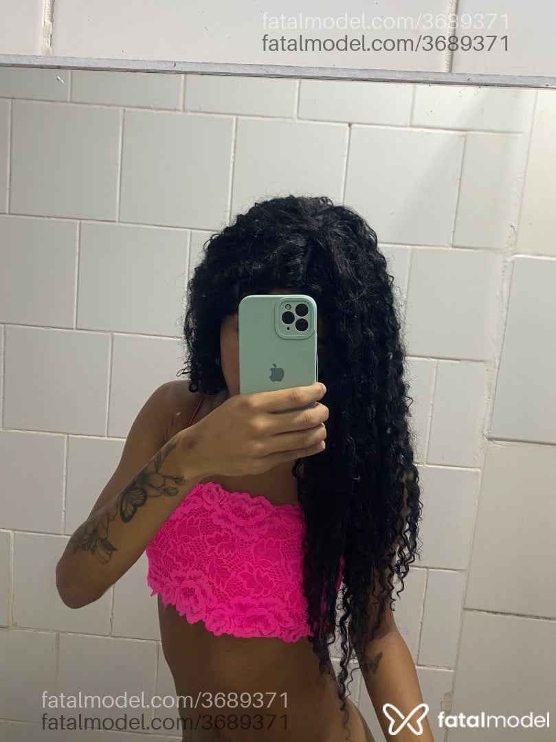 Acompanhante mulher trans morena (o) de olhos castanhos - Bea Andrade