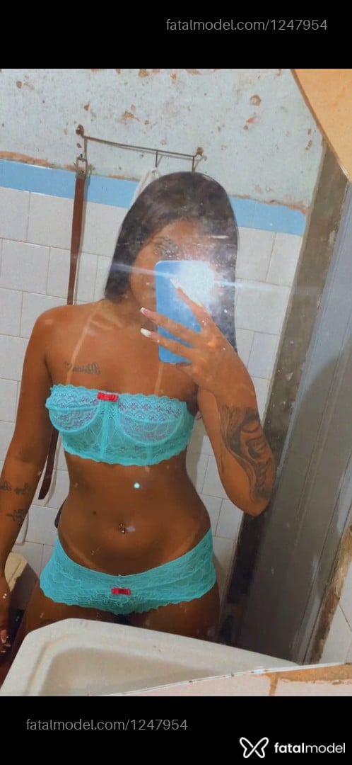 Acompanhante mulher morena (o) de olhos castanhos - Myaah