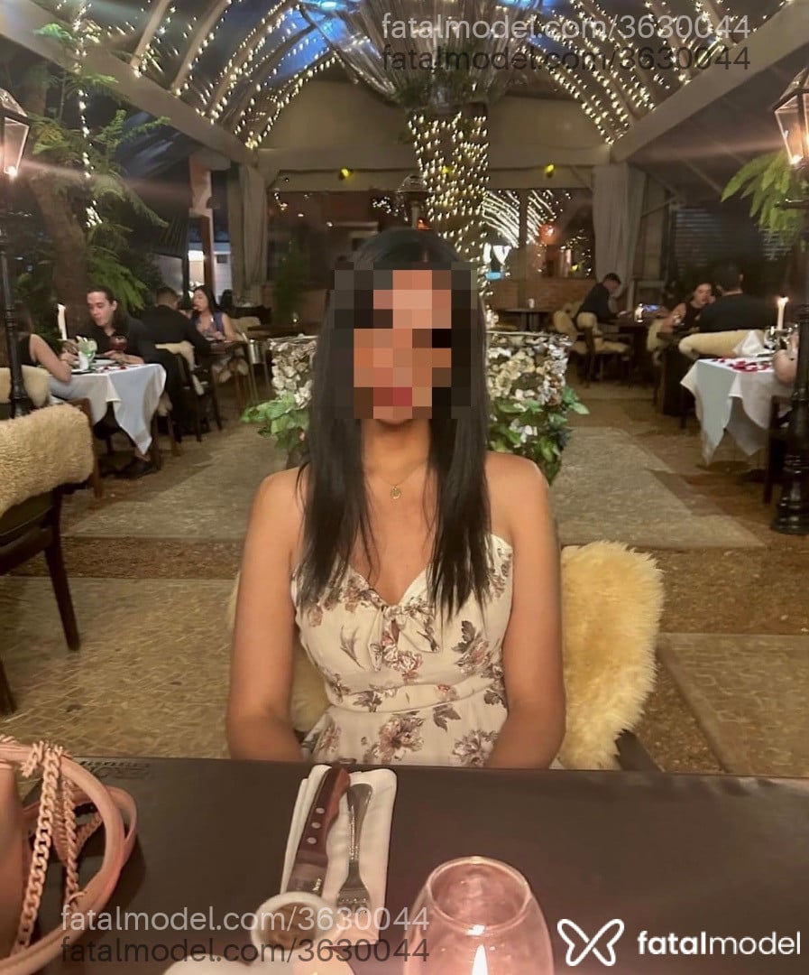Acompanhante mulher morena (o) de olhos pretos - Vittoria Bellini
