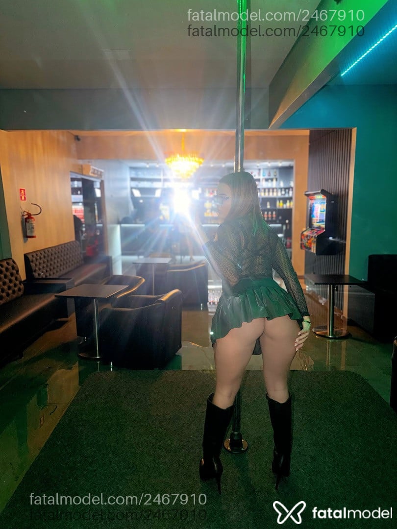 Acompanhante mulher loira (o) de olhos castanhos - Pérola Belle