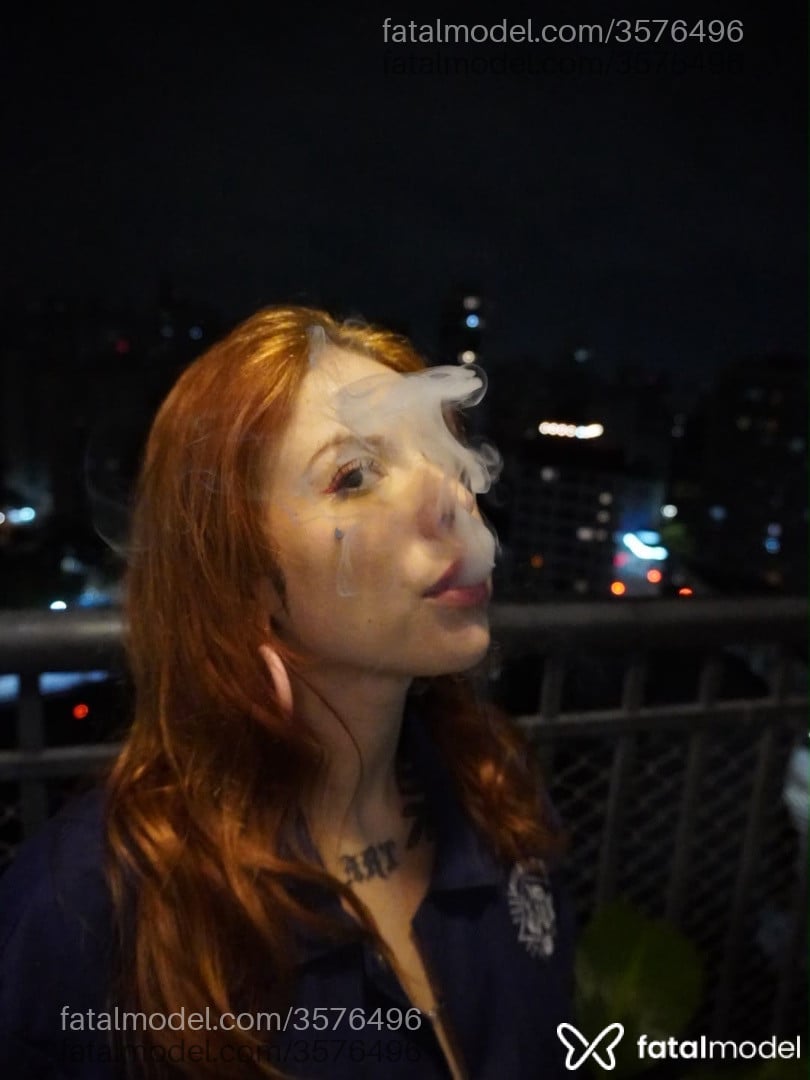 Acompanhante mulher ruiva (o) de olhos castanhos - Celina