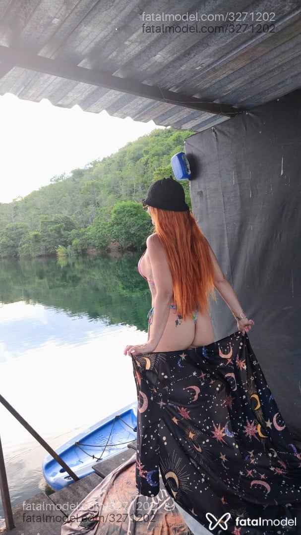 Acompanhante mulher ruiva (o) de olhos verdes - Nami Swan