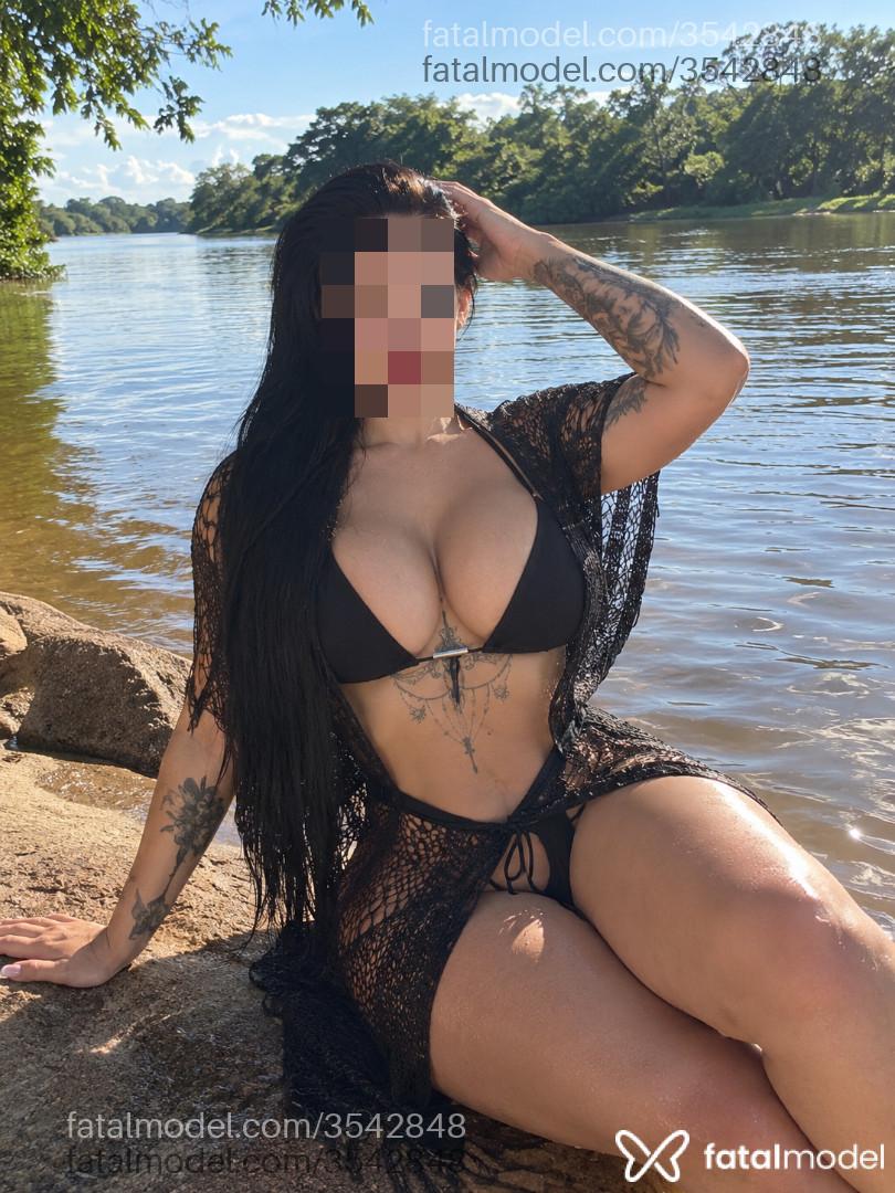 Acompanhante mulher morena (o) de olhos azuis - Rubby
