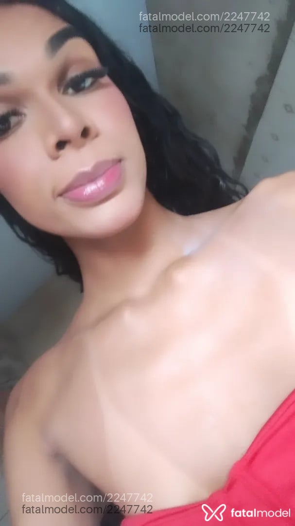 Acompanhante mulher trans morena (o) de olhos pretos - Vick