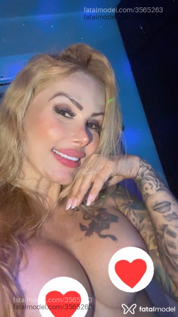 Acompanhante mulher loira (o) de olhos castanhos - Kelly Marques