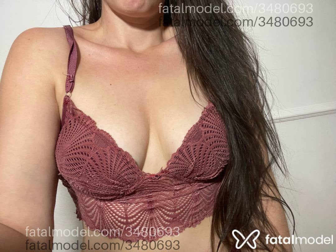 Acompanhante mulher com cabelo castanho de olhos castanhos - Kelly Bitencourt