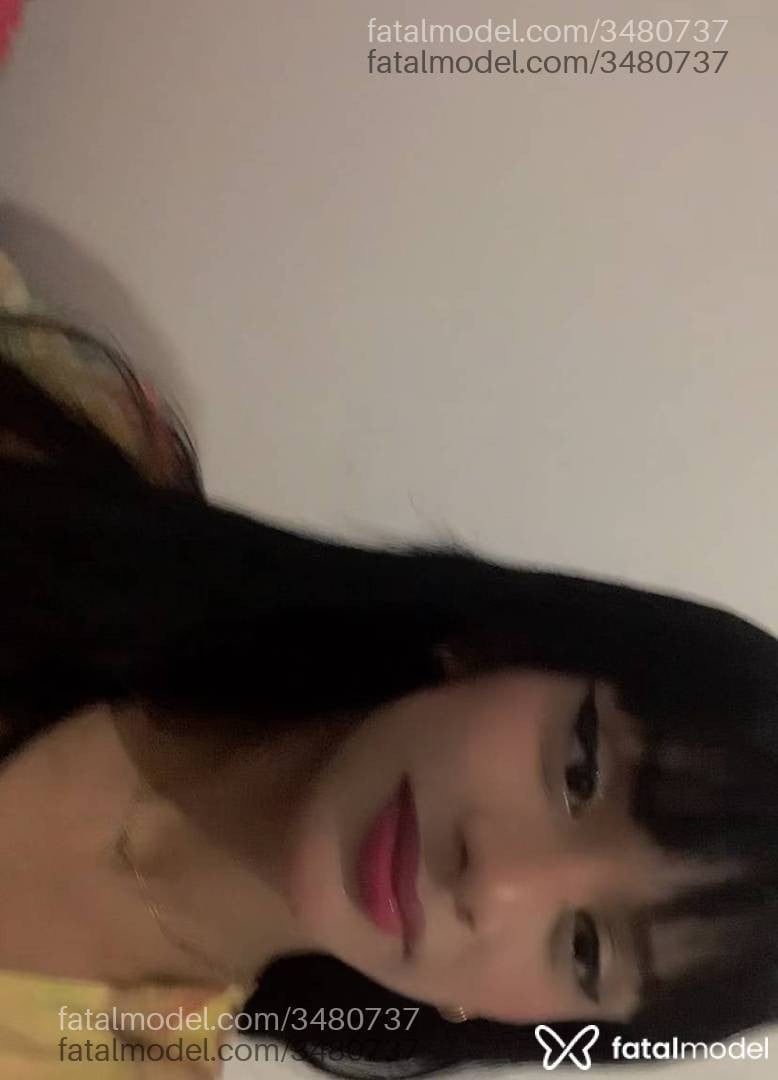 Acompanhante mulher trans morena (o) de olhos pretos - Mahj