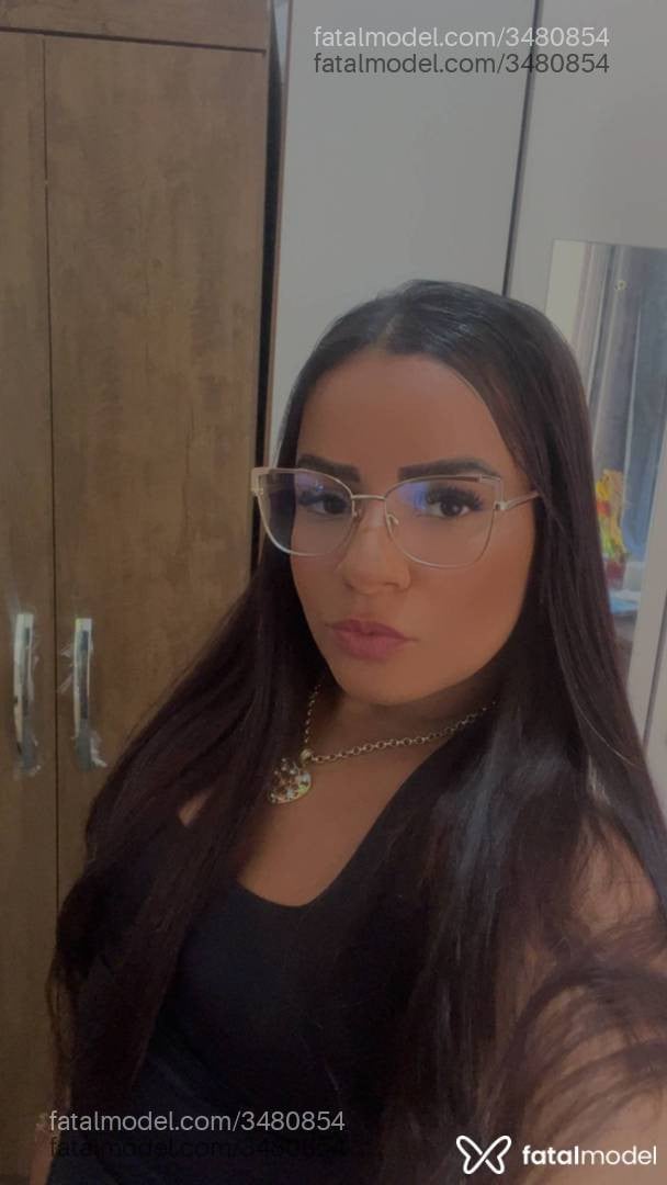 Acompanhante mulher morena (o) de olhos pretos - Kimberly