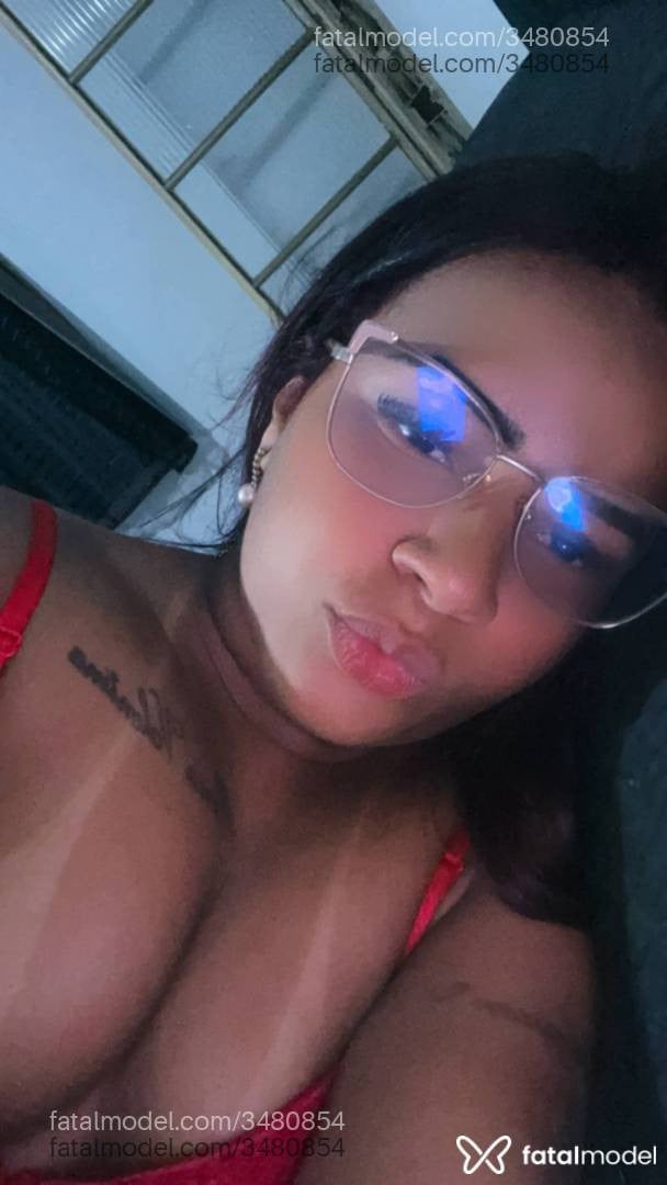 Acompanhante mulher morena (o) de olhos pretos - Kimberly