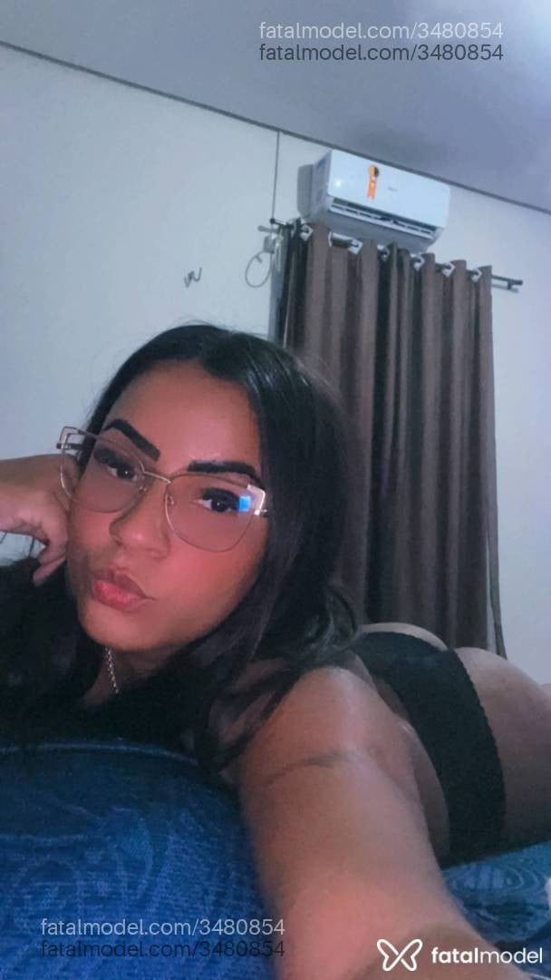 Acompanhante mulher morena (o) de olhos pretos - Kimberly
