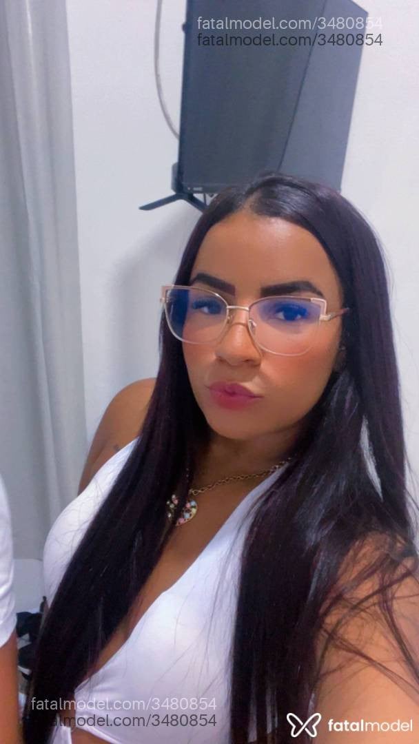 Acompanhante mulher morena (o) de olhos pretos - Kimberly