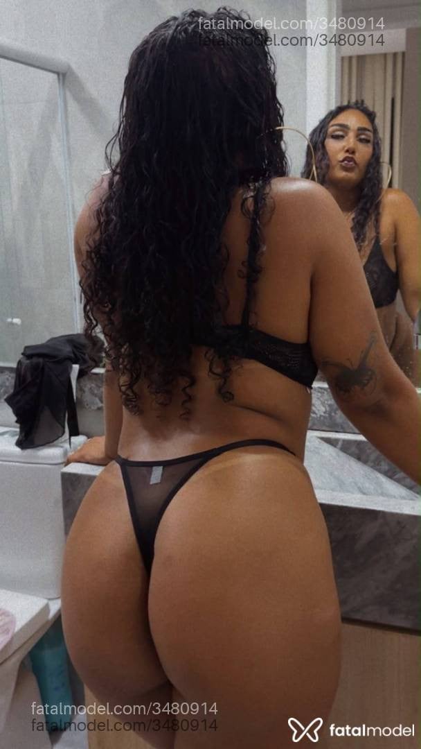 Acompanhante mulher morena (o) de olhos pretos - Jade Porto