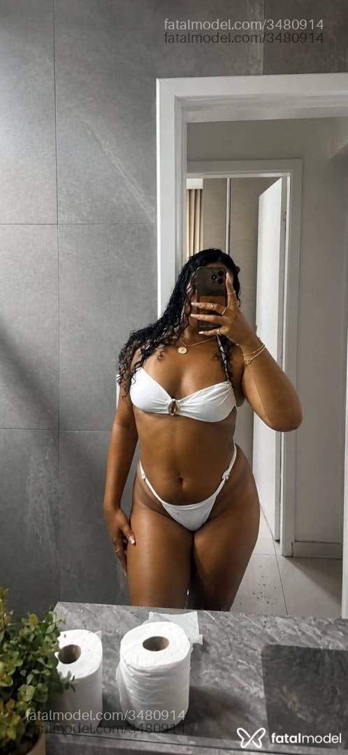 Acompanhante mulher morena (o) de olhos pretos - Jade Porto