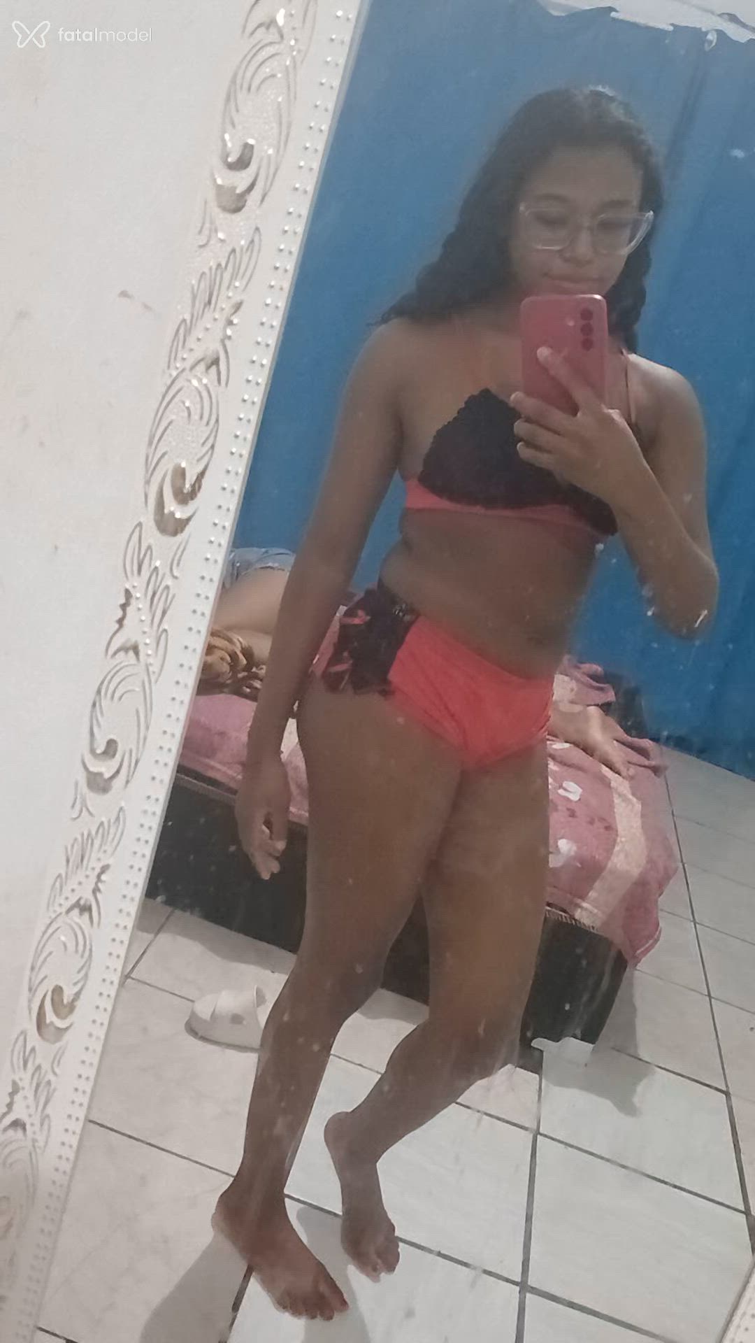 Acompanhante mulher com cabelo castanho de olhos castanhos - Morenah Acompanhante mulher com cabelo castanho de olhos castanhos - Morenah