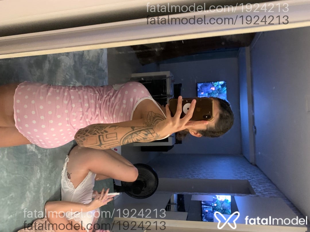 Acompanhante mulher com cabelo castanho de olhos castanhos - Jade